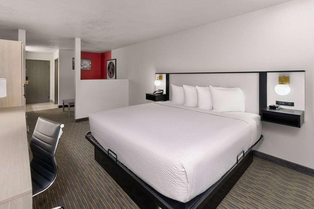 Sylo Hotel Denver Airport, A Ramada By Wyndham Aurora Room photo