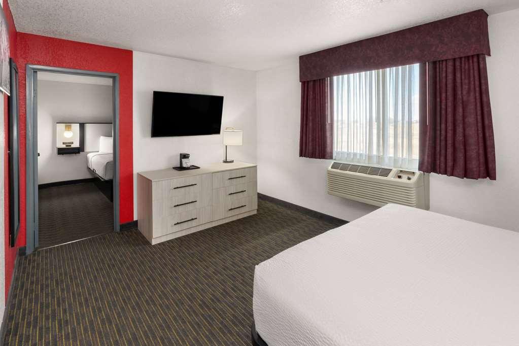 Sylo Hotel Denver Airport, A Ramada By Wyndham Aurora Room photo