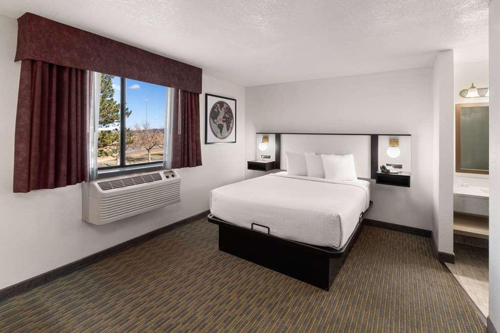 Sylo Hotel Denver Airport, A Ramada By Wyndham Aurora Room photo