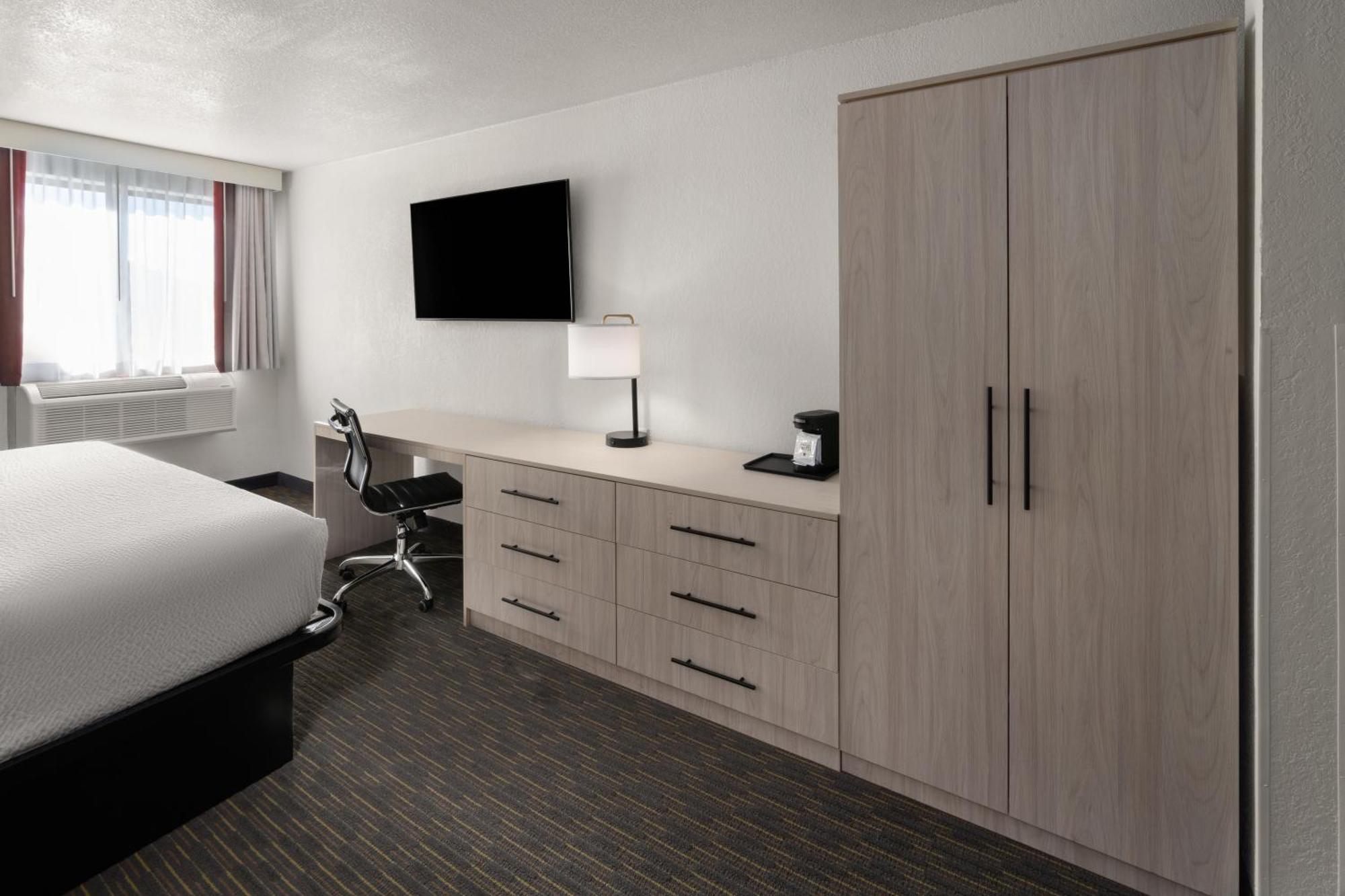 Sylo Hotel Denver Airport, A Ramada By Wyndham Aurora Exterior photo