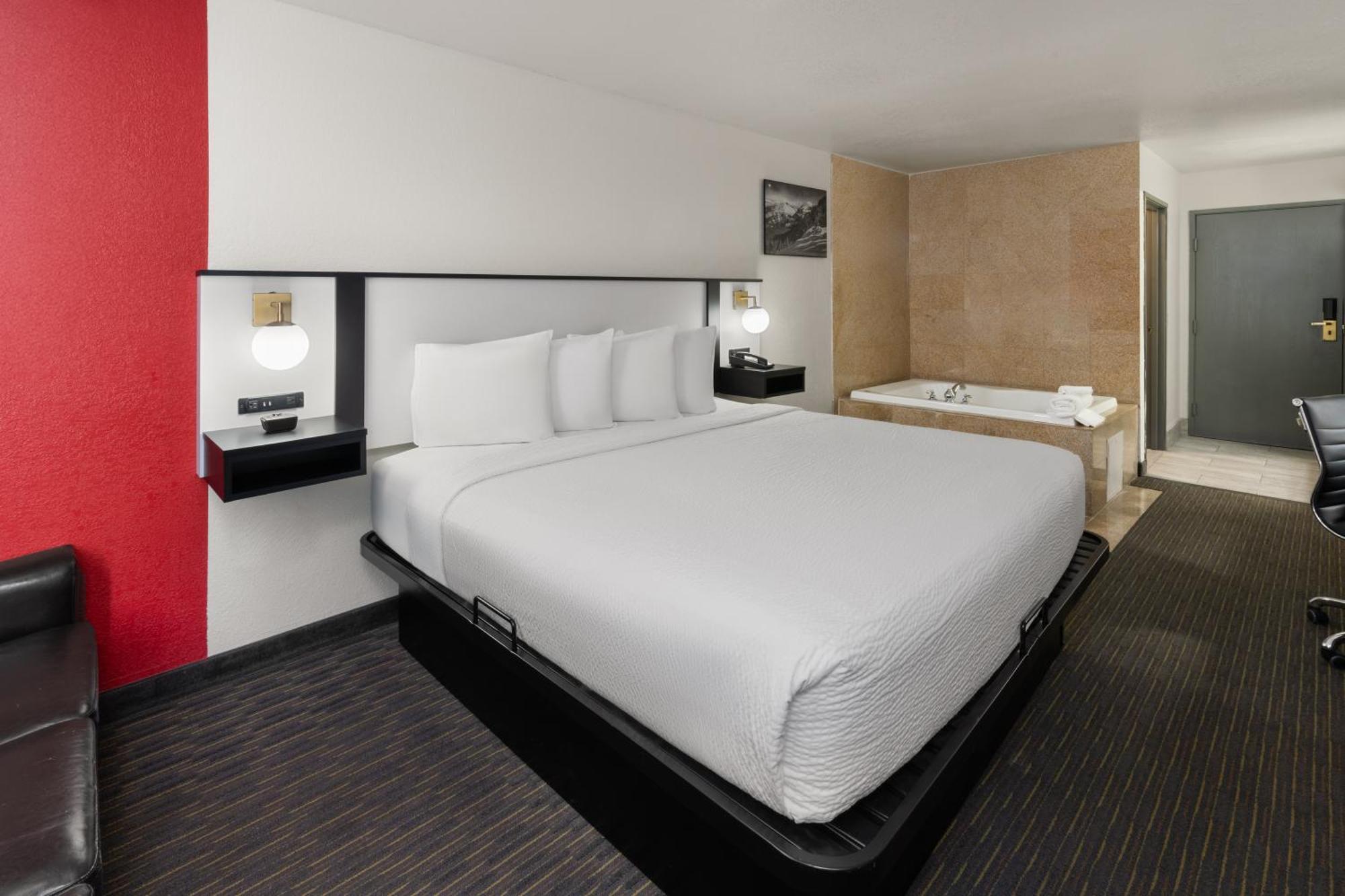 Sylo Hotel Denver Airport, A Ramada By Wyndham Aurora Exterior photo