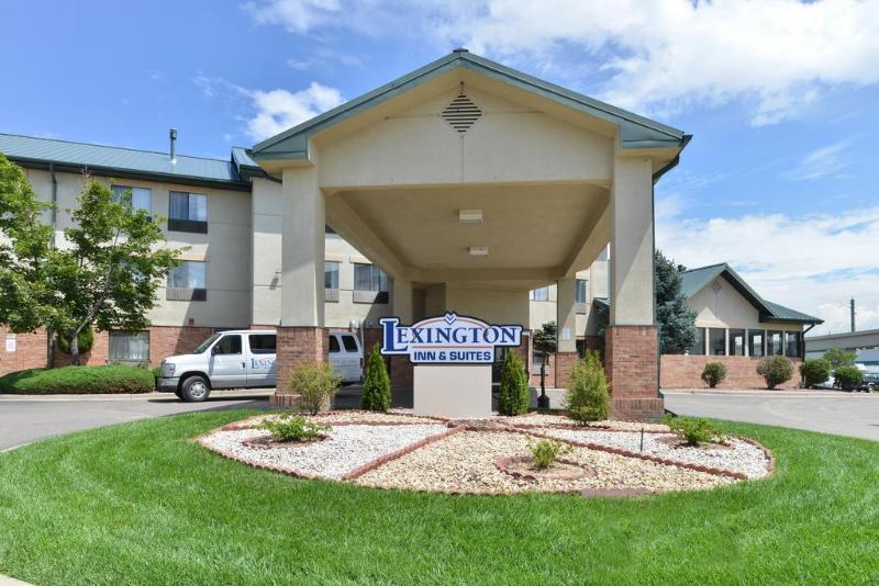 Sylo Hotel Denver Airport, A Ramada By Wyndham Aurora Exterior photo